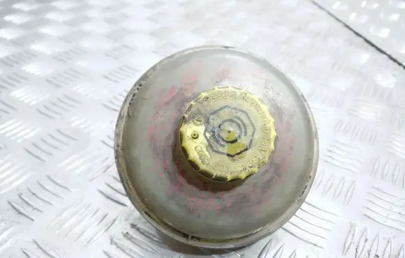 Brake fluid reservoir
