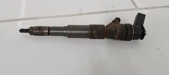 BMW 5 E60 E61 Fuel injector 0445110209