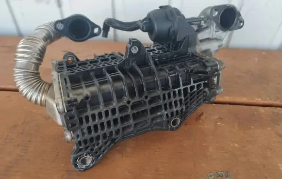 Peugeot 308 EGR valve cooler 9813050280