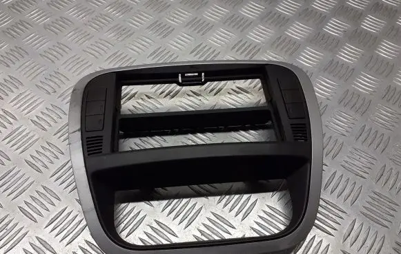 Citroen C3 Radio/GPS head unit trim 9653074277
