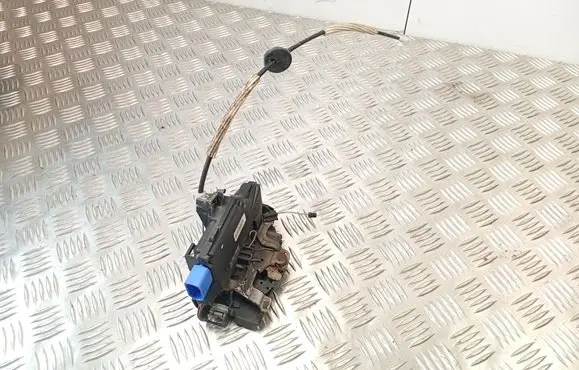 Volkswagen Touareg I Front door lock 3D1837015 991562101 305A