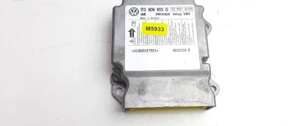 Volkswagen Touran I Airbag control unit/module 1T0909605D M5933
