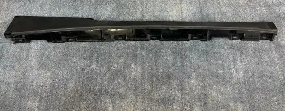 Sill/side skirt trim