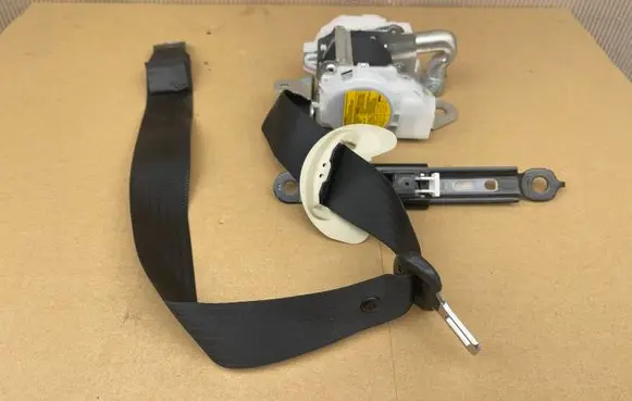 Lexus CT 200H Front seatbelt J082501 J082512