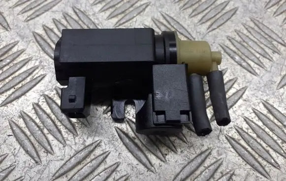Opel Astra J Valve vacuum 8981056561