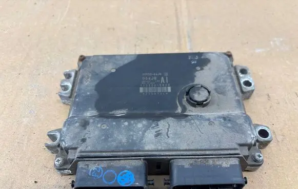 Suzuki Grand Vitara II Engine control unit/module ECU 3392064J8 064J8 1123005830