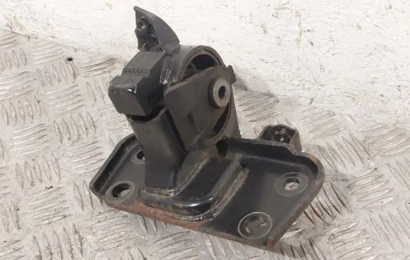 Toyota Avensis T270 Engine mount bracket 123720R040