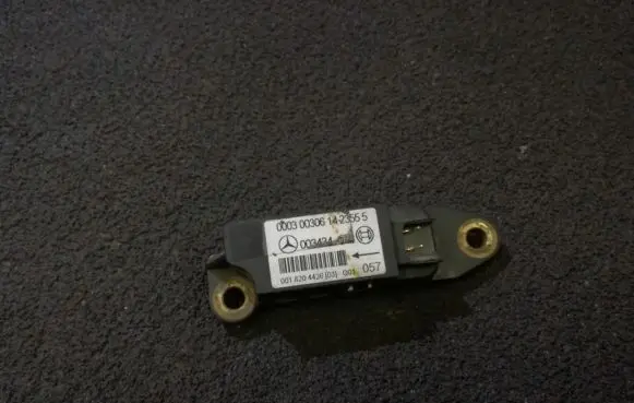 Mercedes-Benz C W203 Airbag deployment crash/impact sensor 0018204426 000300306