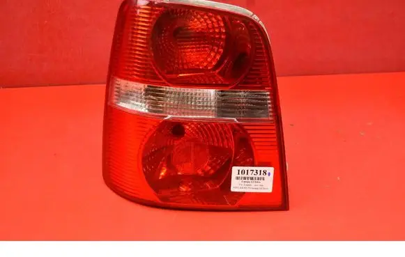 Volkswagen Touran I Rear/tail lights 1T0945095G