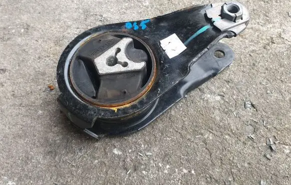 Citroen DS5 Gearbox mount 9681648680