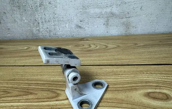 Volkswagen Golf VI Front door upper hinge 1K0831402N
