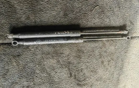 Fiat 500L Tailgate/trunk strut/damper 51923979