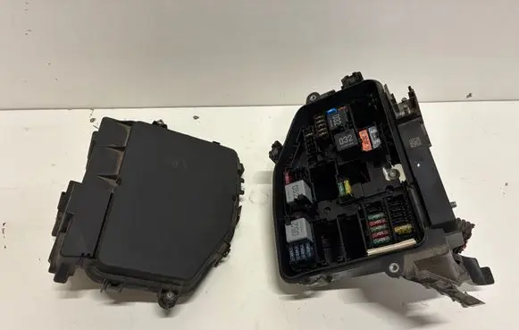 Mercedes-Benz A W177 Fuse box set A2475407800
