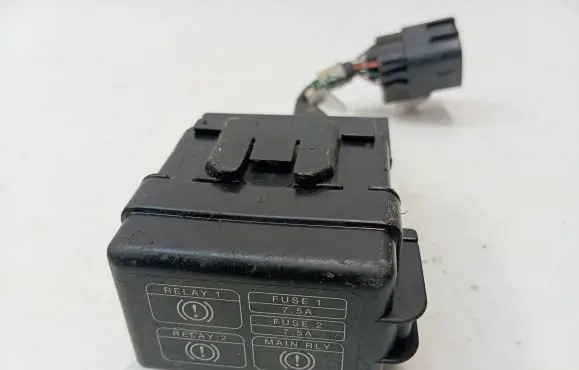 Mitsubishi Outlander Battery relay fuse 8565A162