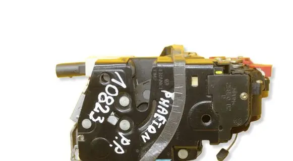 Volkswagen Phaeton Front door lock 3D1837016AA 840298006A