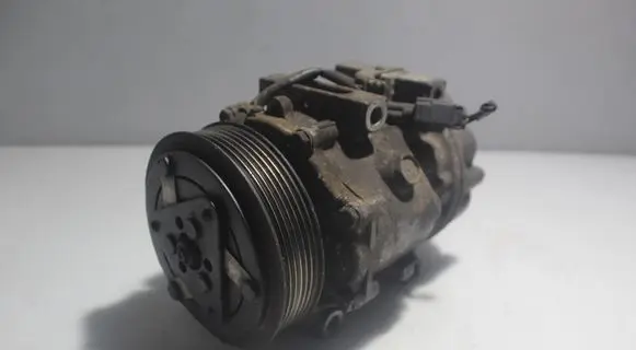 Volvo V50 Air conditioning (A/C) compressor (pump)