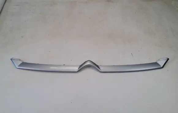 Manufacturer badge logo/emblem