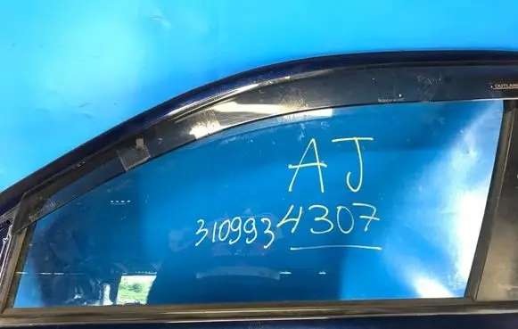Mitsubishi Outlander Front windscreen/windshield window 5706A583