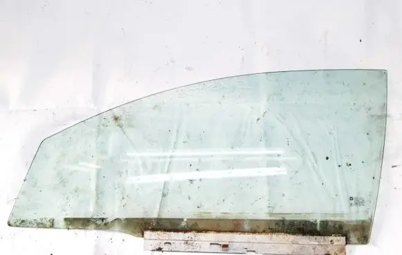 Opel Vectra C Front door window glass four-door
