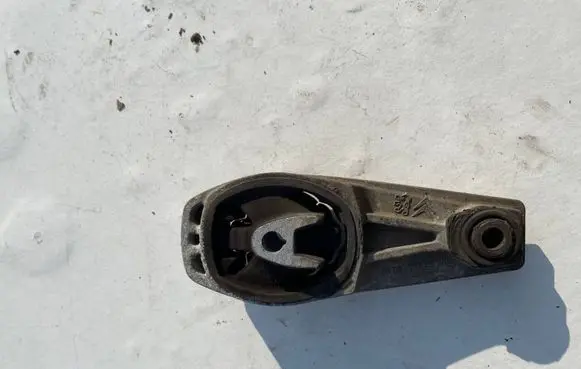 Citroen C4 Cactus Gearbox mounting bracket 9802483780
