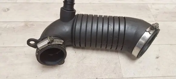 Volkswagen PASSAT B5.5 Intercooler hose/pipe 8D0129615 8D0129615J