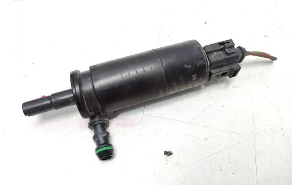 Skoda Octavia Mk2 (1Z) Headlight washer pump 3B7955681