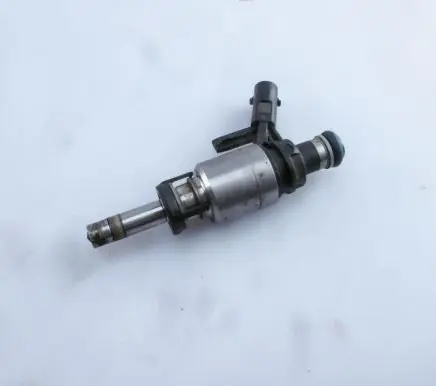 Audi A4 S4 B8 8K Fuel injector 06L906036L