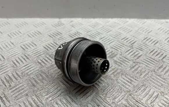 Toyota Corolla Verso AR10 Oil filter cover 156200R010