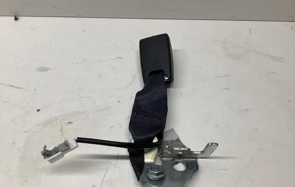 Nissan Qashqai Rear seatbelt buckle 308333210