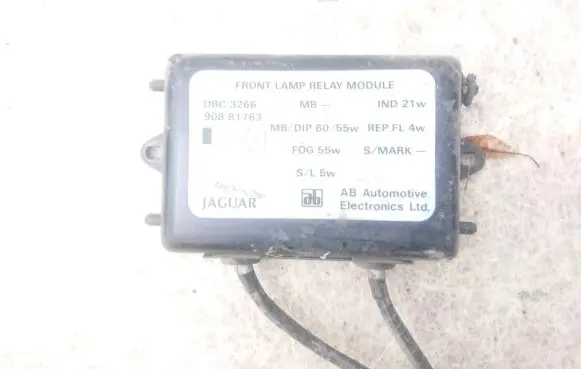 Jaguar XJ X40 Rear light relay DBC3266 90881763
