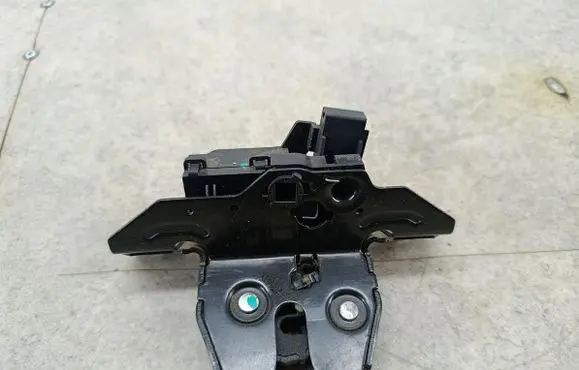 Opel Mokka X Tailgate lock latch 