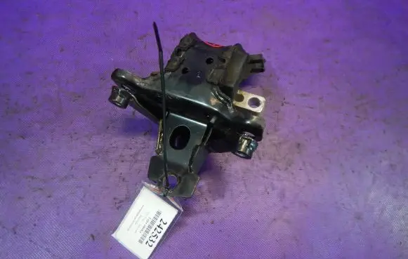 Volkswagen Fox Engine mounting bracket 6Q0199555