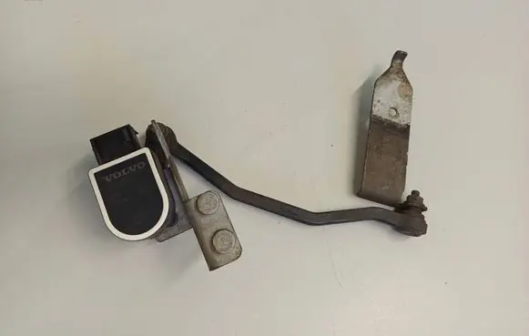 Headlight/headlamp level sensor