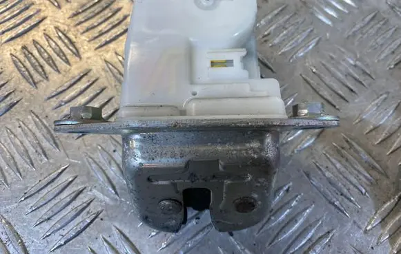 Subaru Legacy Tailgate/trunk/boot lock/catch/latch 