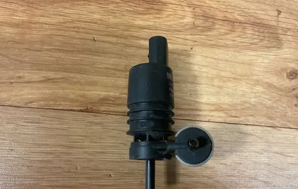 Opel Insignia A Windscreen/windshield washer pump 13250357 3240117