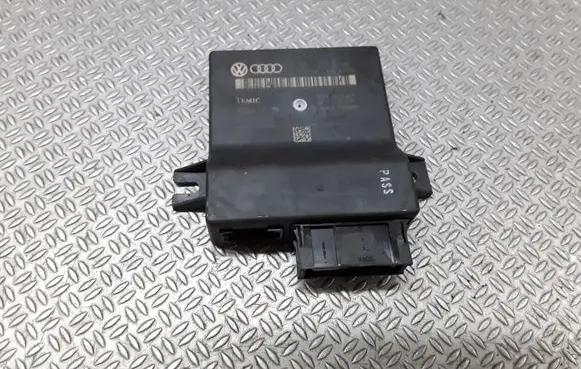 Audi A6 S6 C6 4F Gateway control module 4L0907468B