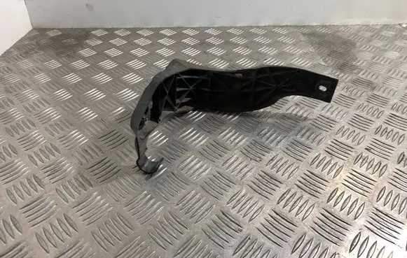 Audi A4 S4 B6 8E 8H Front bumper mounting bracket 8E0821138B