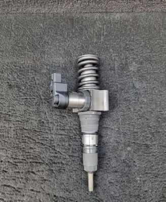 Audi A4 S4 B7 8E 8H Fuel injector 03G130073T