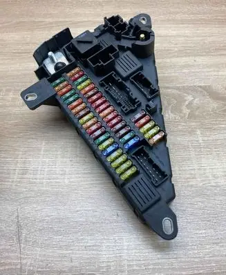 BMW 5 E60 E61 Fuse module 9138830 91388301