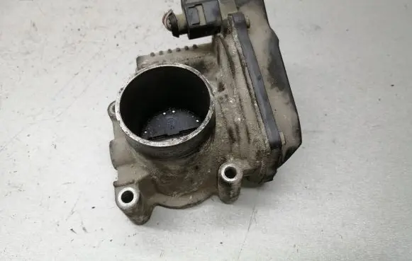 Volkswagen Polo III 6N 6N2 6NF Throttle valve 03C133062B