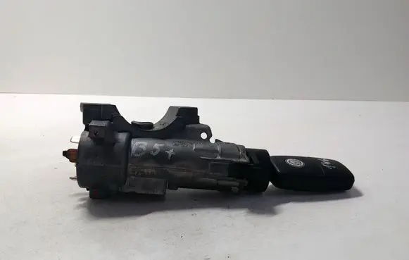 Volkswagen PASSAT B5.5 Ignition lock 4B0905851C