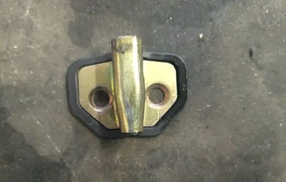 Volvo S40, V40 Front door lock loop/hook striker 