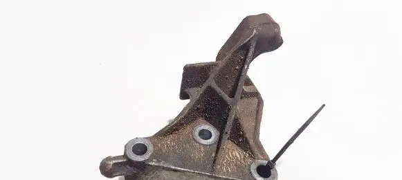 Opel Vectra B Engine mounting bracket