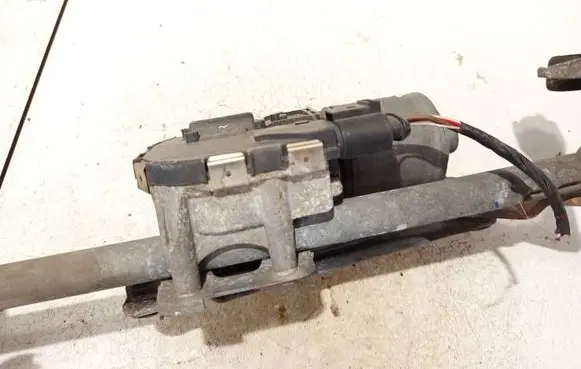 Volkswagen Golf V Wiper motor 1137328128