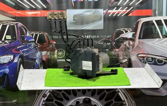 BMW 5 F10 F11 ABS Pump 6858955