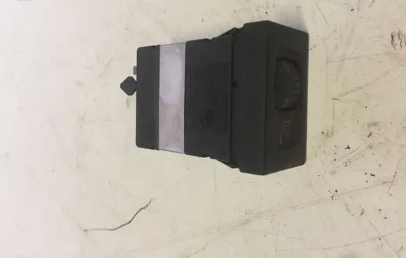 Volkswagen PASSAT B5 Seat heating switch 3B0959621C