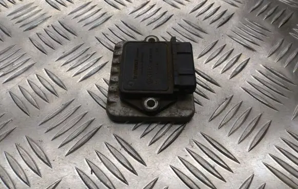 Audi 80 90 S2 B4 Ignition amplifier control unit 191905351B 339373