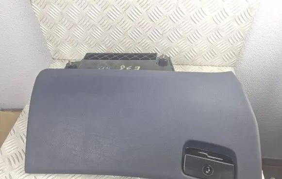 BMW 7 E38 Glove box