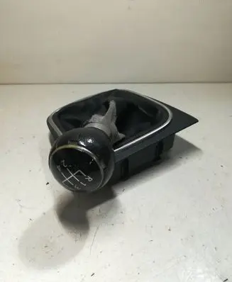 Volkswagen Golf VI Gear lever shifter trim leather/knob 1K0711113CD 29082009 407045370
