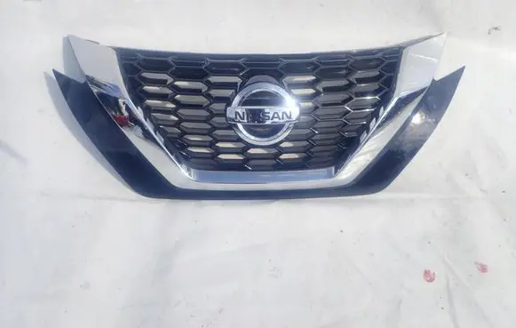 Nissan Juke II F16 Front bumper upper radiator grill 623106PA0A